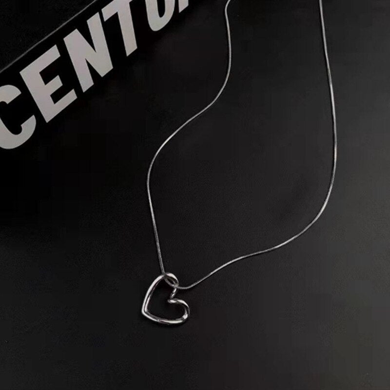 Fashion Hollow Heart Pendant Necklaces for Women Girls Ins Minimalism Cold Style Love Chokers Necklaces Jewelry