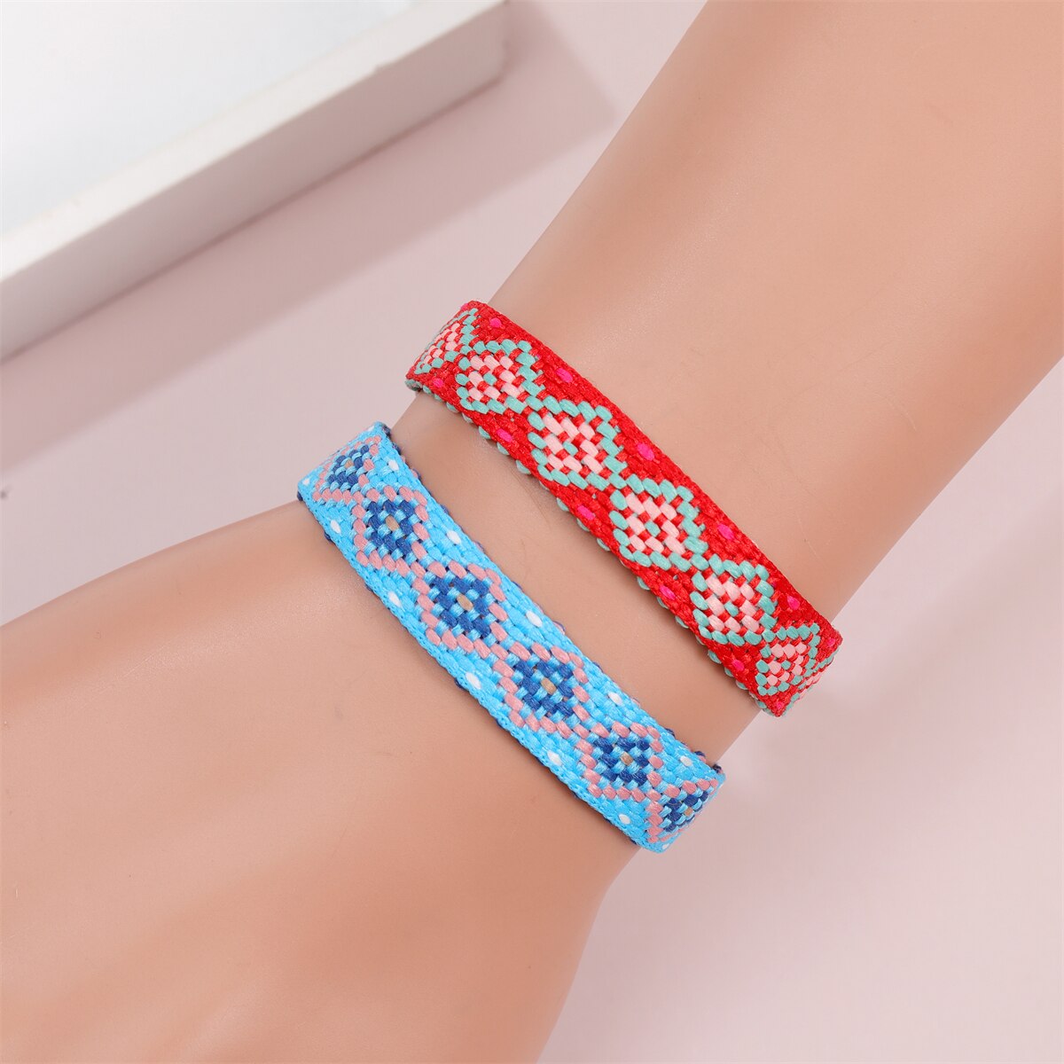 Handmade Woven Friendship Bracelets for Women Men Colorful Boho Surfer Bracelets Braided String Summer Beach Ankle Adjustable