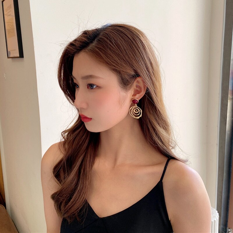 2023 New Resin Hollow Flower Pendant Earrings Vintage Chandelier Hanging Earrings for Women Jwellery