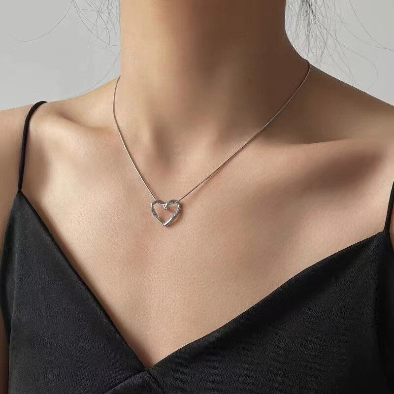 Fashion Hollow Heart Pendant Necklaces for Women Girls Ins Minimalism Cold Style Love Chokers Necklaces Jewelry