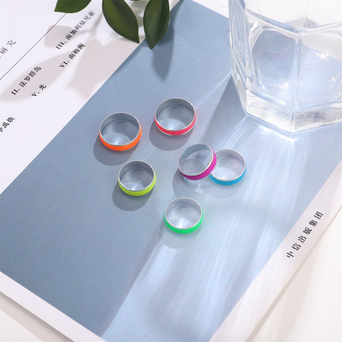 20pcs/lot Korean Fashion Glow In The Dark Rings Geometric Irregular Colorful Transparent Resin Acrylic Ring Wholesale