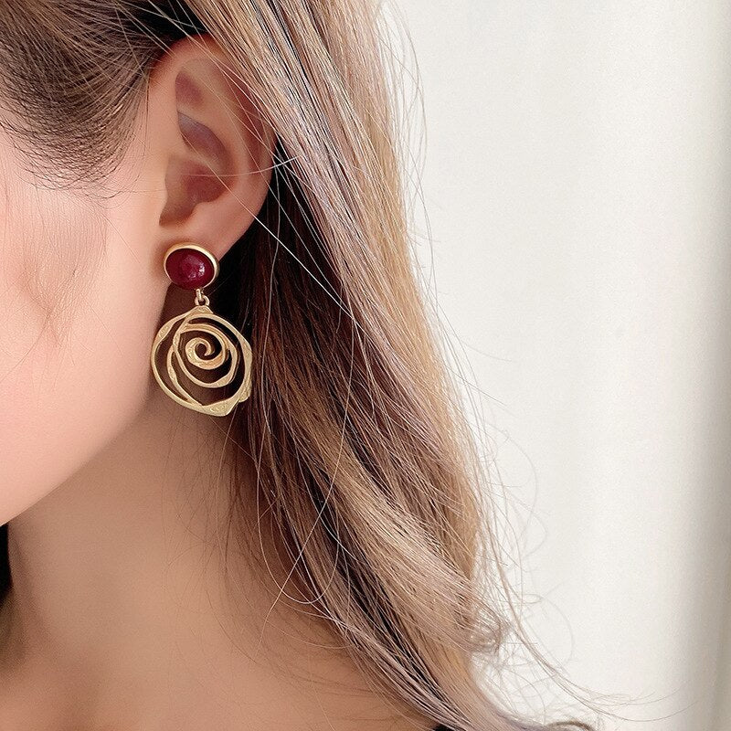 2023 New Resin Hollow Flower Pendant Earrings Vintage Chandelier Hanging Earrings for Women Jwellery