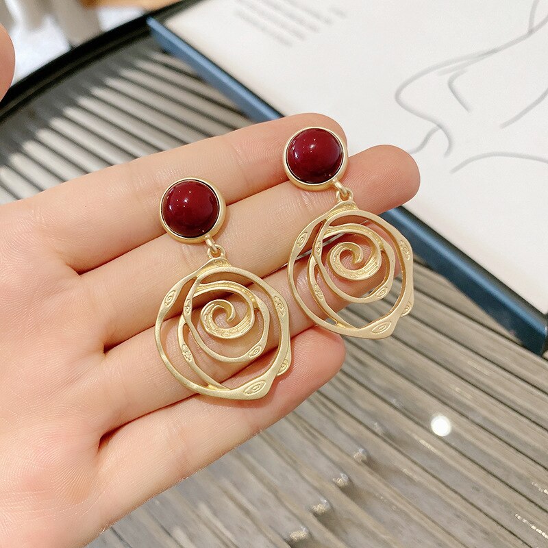 2023 New Resin Hollow Flower Pendant Earrings Vintage Chandelier Hanging Earrings for Women Jwellery