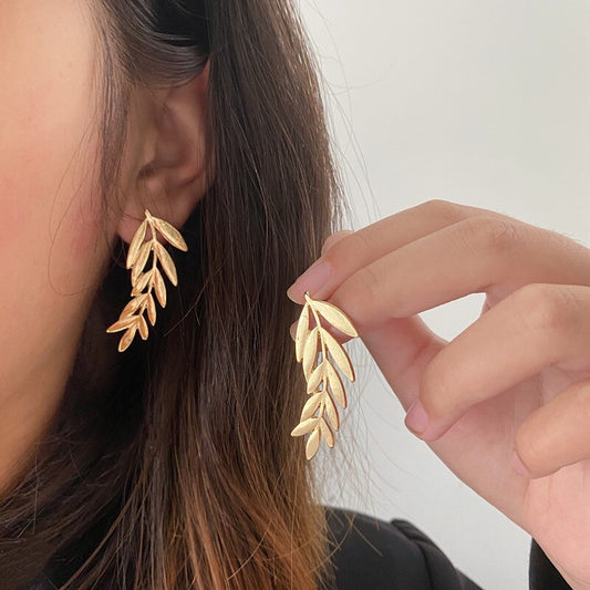 Fashion Simple Metal Leaf Earrings Female Personality Vintage Gold Color Leaf Stud Earrings for Women Girl Jewelry Gift